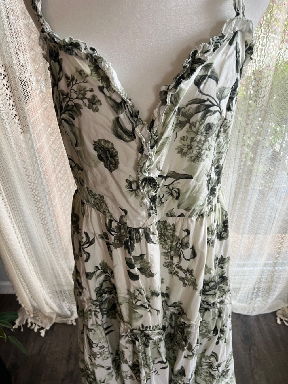 Anthropologie sweetheart neck green and cream floral ruffled midi dress - Picture 6 of 15